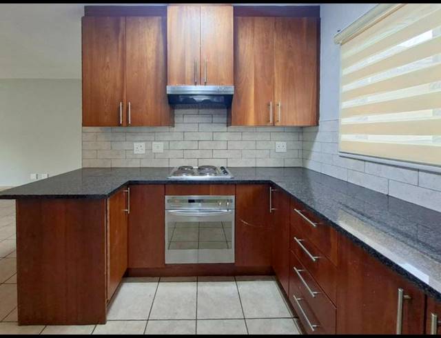 3 BEDROOM HOUSE FOR SALE IN MIDSTREAM ESTATE